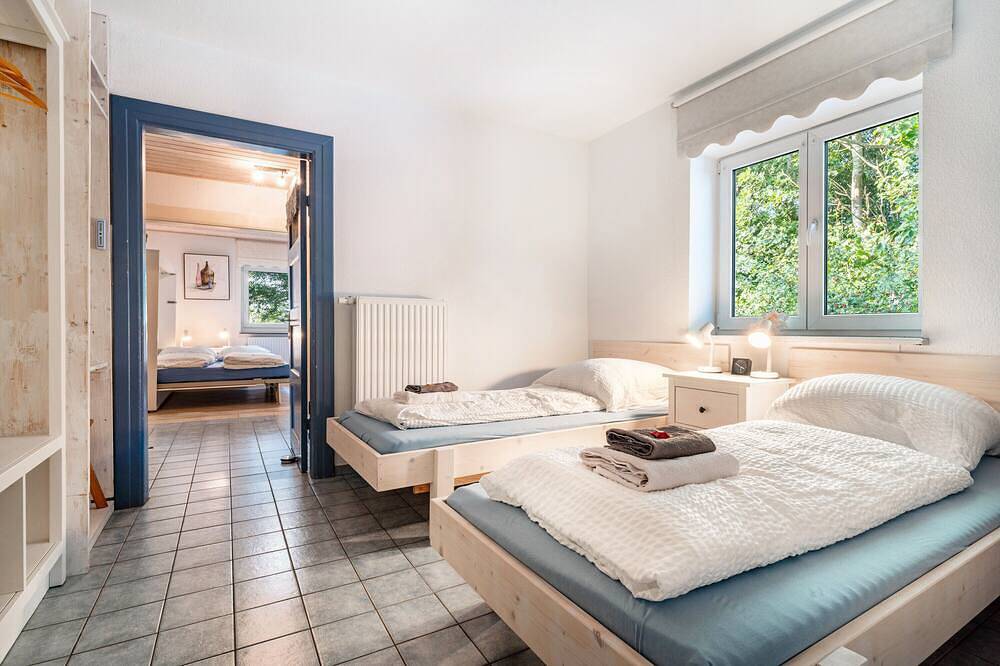 Ganze Wohnung, Apartment 'Alte Polizeistelle Ferienwohnung 2' mit privater Terrasse, privatem Garten und Wlan in Tammensiel, Pellworm