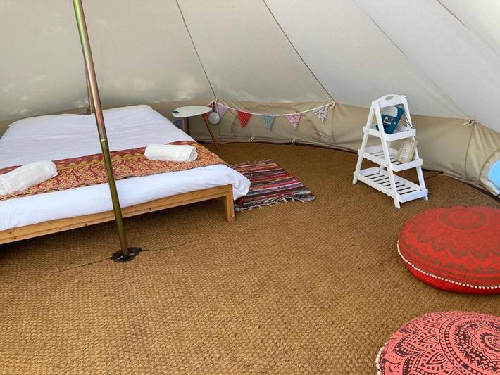 Gîte pour 2 personnes, avec Terrasse ainsi que Jardin et Piscine à Le Lindois - 2