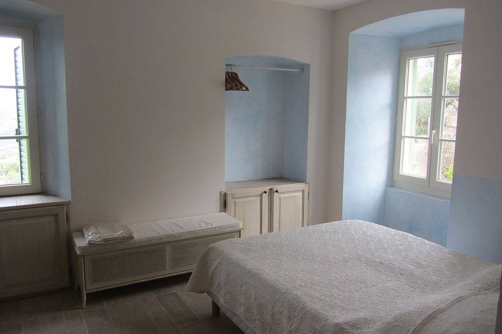 Sehr schönes Dorfhaus, Dachterrasse mit Jacuzzi, einen atemberaubenden Blick in Aregno, Calvi und Umgebung