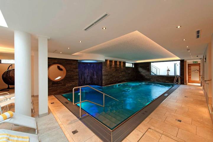 Hôtel, avec Terrasse et Jardin ainsi que Piscine et Sauna à Gerlos