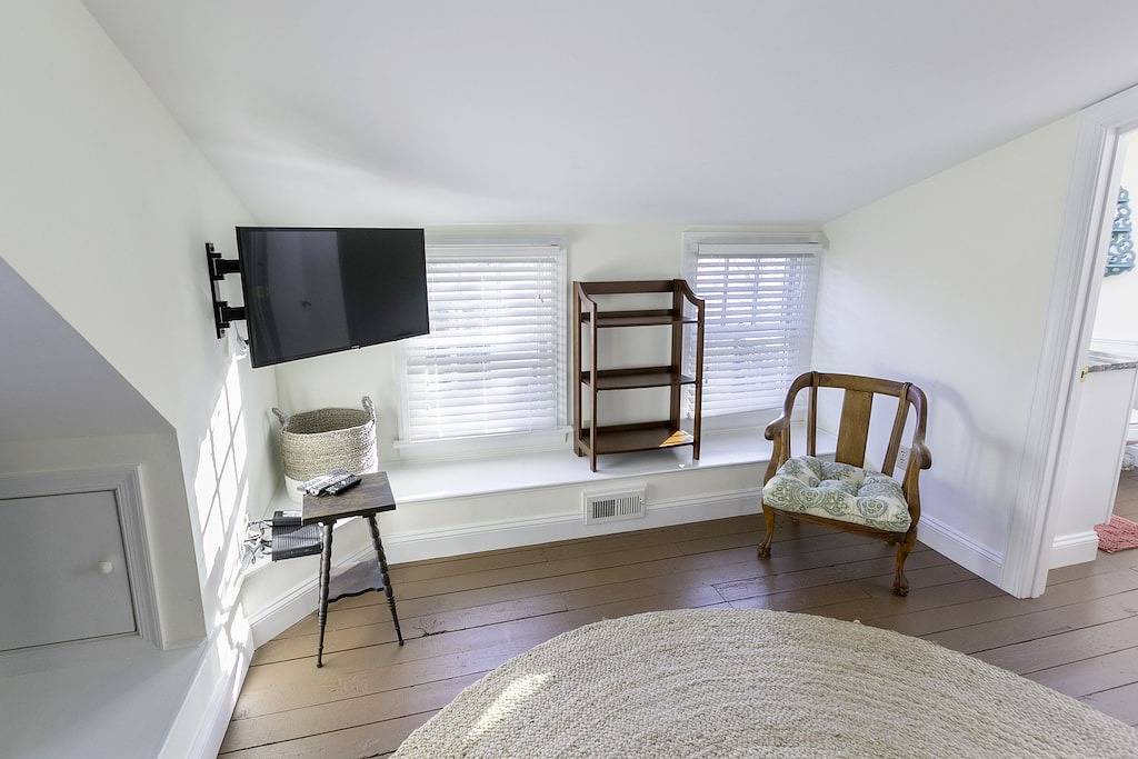 Spacious One Bedroom Carriage House at the Beach! in Rehoboth Beach, Sussex County (Delaware)