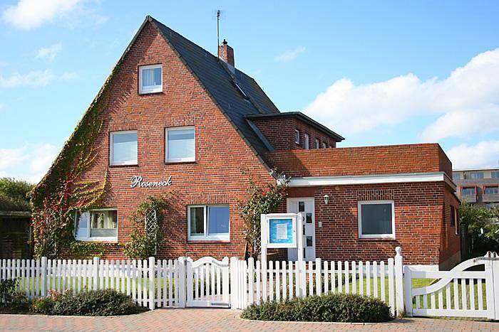 Ganze Wohnung, Das Haus Roseneck befindet sich in der so genannten roten Siedlung in Nordfriesische Inseln (Schleswig-Holstein) (Schleswig-Holstein), Hörnum