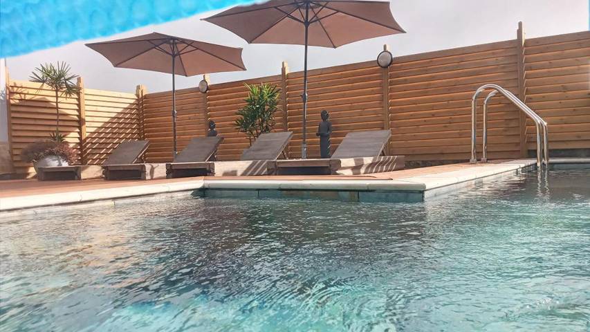 Villa pour 6 personnes, avec piscine ainsi que jardin et jacuzzi