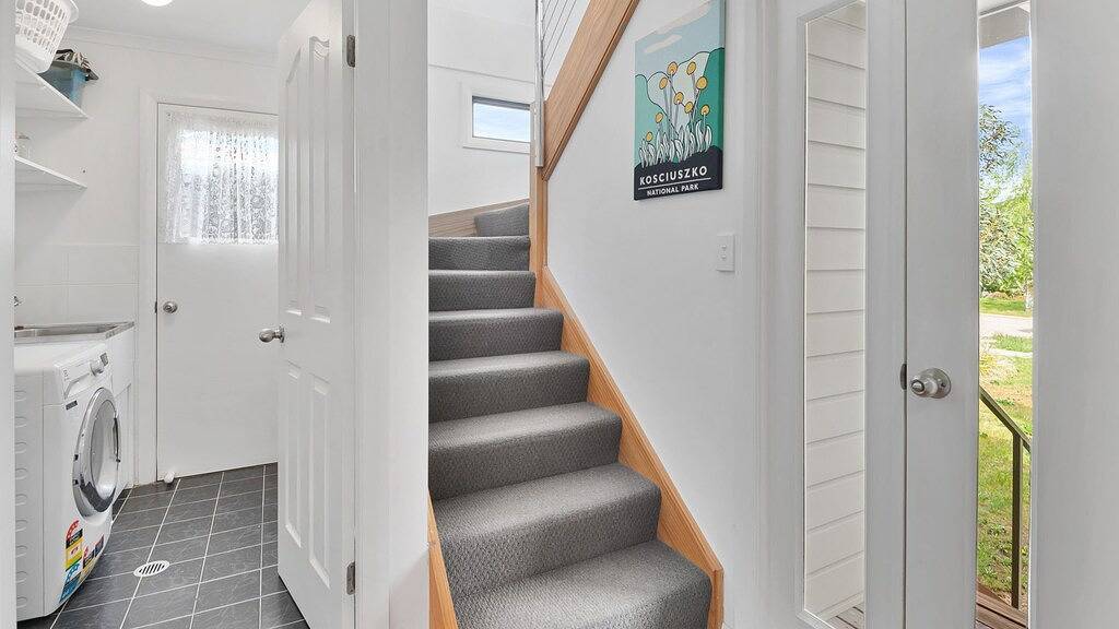 Jillamatong 14 - 3Br House l Pet Friendly l Fenced Backyard l Wifi in Jindabyne, New South Wales