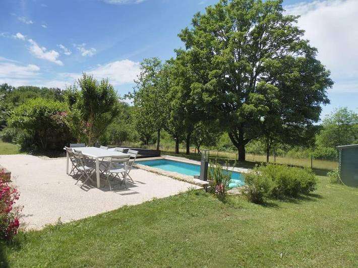 Location de vacances pour 8 personnes, avec terrasse et vue ainsi que jardin et piscine à Sainte-Alvère - 3