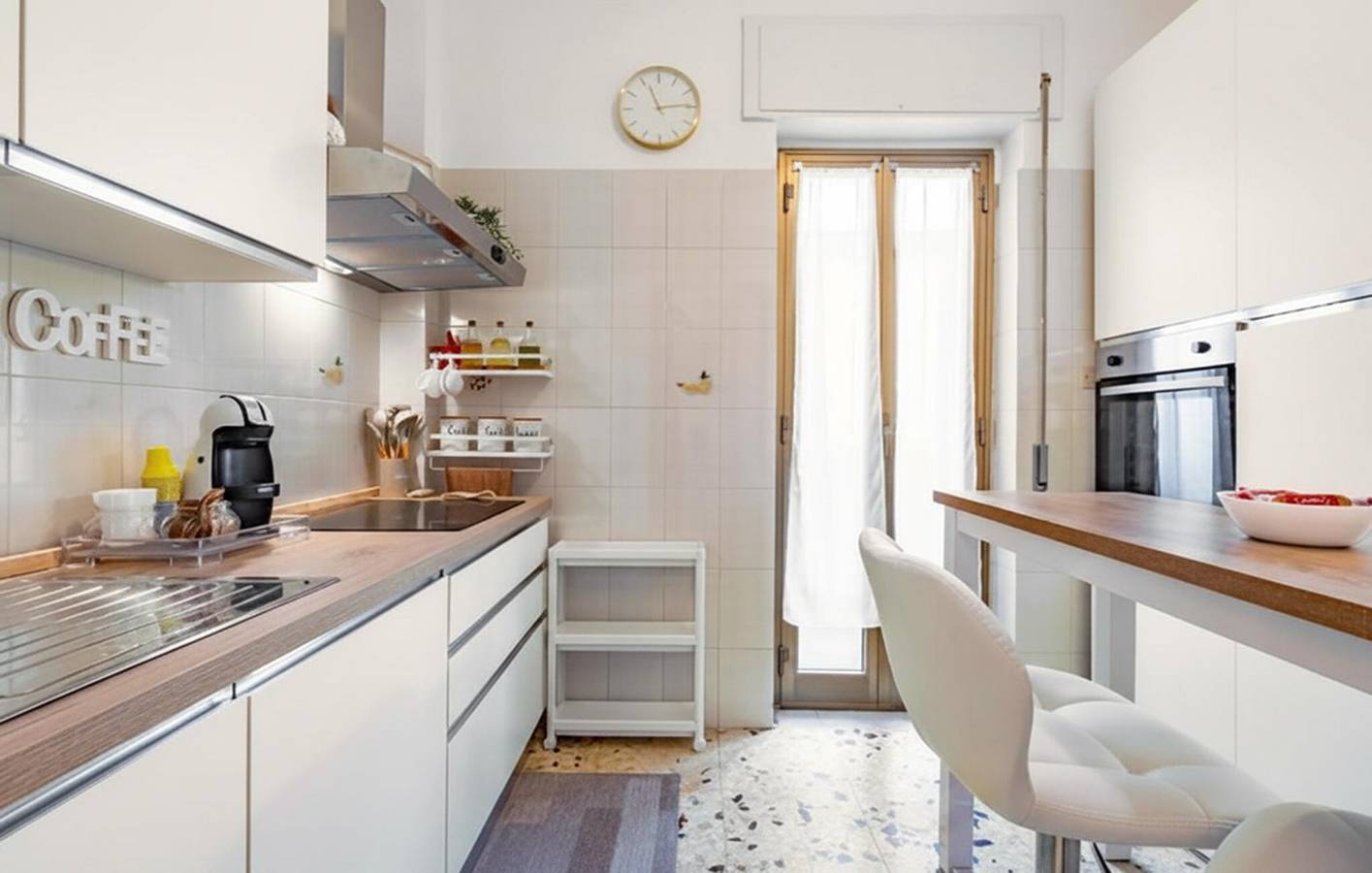 Geheel vakantieappartement, Gezellig appartement met 2 slaapkamers, uitzicht op zee, terras, keuken en parkeerplaats, vlak bij bezienswaardigheden in Catania, Provincie Catania