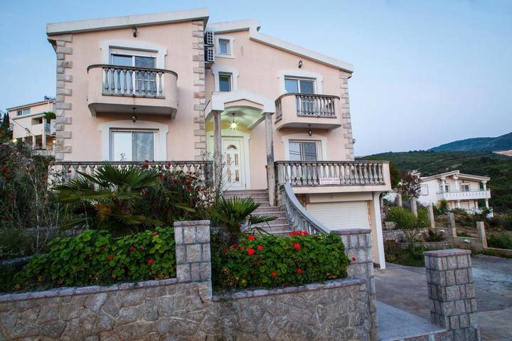 Ferienwohnung für 11 Personen, mit Ausblick und Garten, mit Haustier in Montenegro - 3