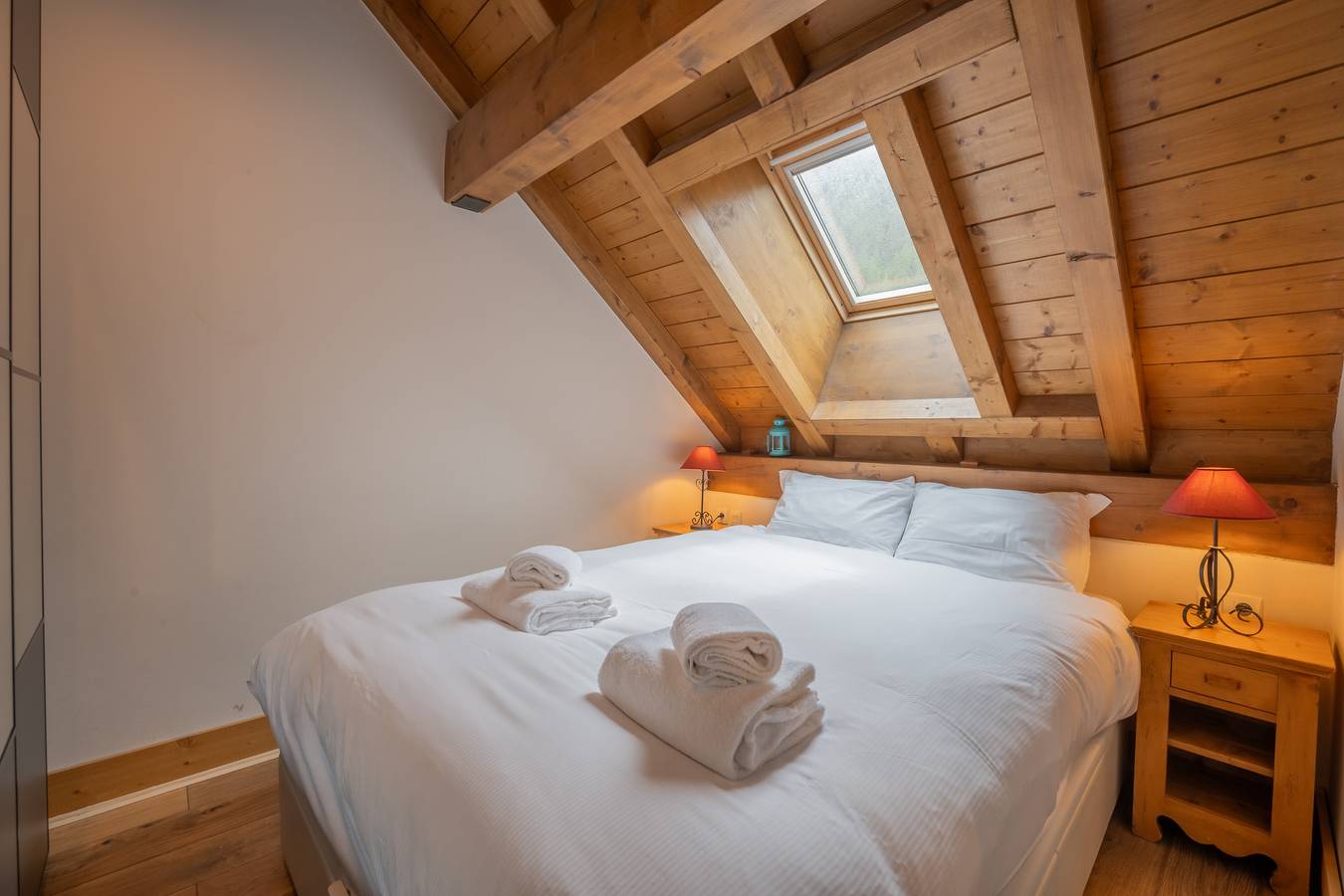 Entire apartment, Mountain View Apartment with Pool, Balcony, and Central Vallorcine Access in Vallorcine, Bonneville region