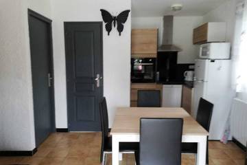 Gîte pour 5 personnes, avec jardin ainsi que terrasse et piscine à Saint-Crépin-et-Carlucet
