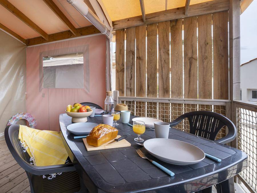 Camping La Parée du Both - Tente en toile et en bois 5 personnes - Sahari Lodge 2chambres - sans sanitaires - 19m² 2/5 pers in Saint-Hilaire-de-Riez, Vendée