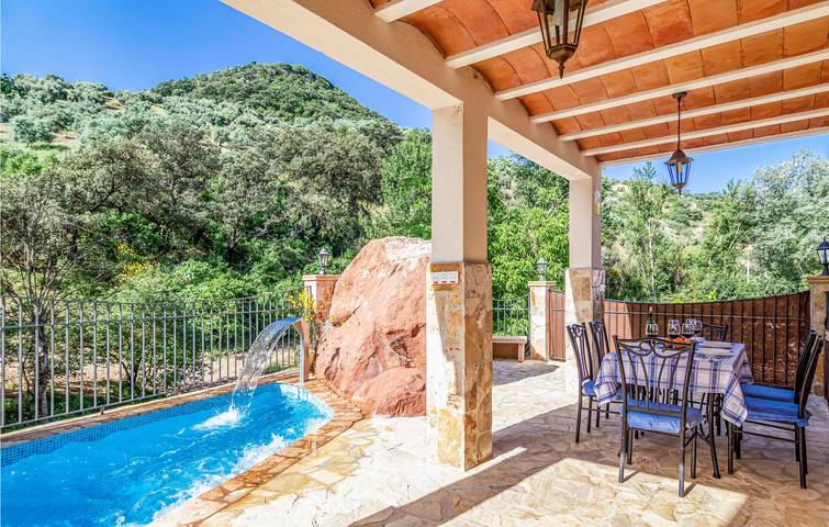 Appartement avec terrasse au bord de la piscine, climatisation et WiFi in Rute, Sierras Subbéticas