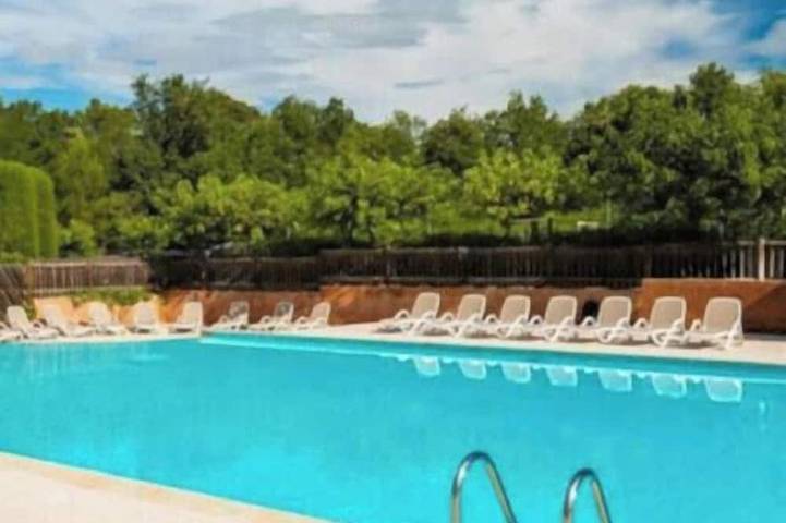 Villa pour 2 personnes, avec Jardin et Piscine