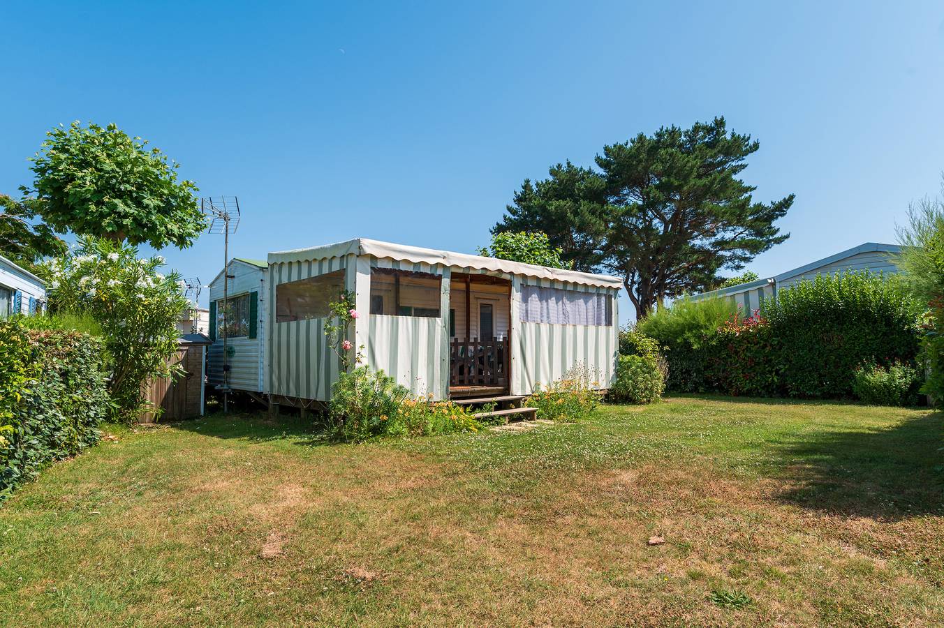 Mobil Home 'Kervoyal 56' con terraza privada y jardín compartido in Damgan, Côte des Mégalithes