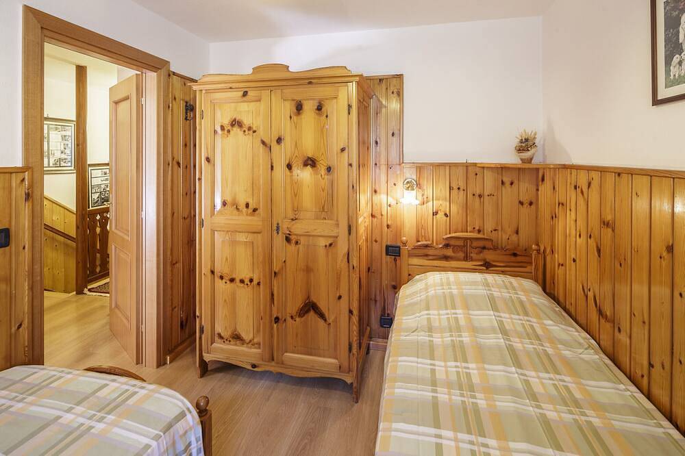 Entire apartment, Casa Ciasatua - Your oasis of relax among the peaks of Cortina in Cortina d'Ampezzo, Dolomiti Superski