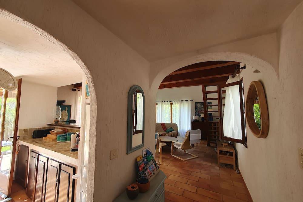 Villa au calme, la plage à pied à 5 minutes ,commerces sous la main. in San Ciprianu, Lecci