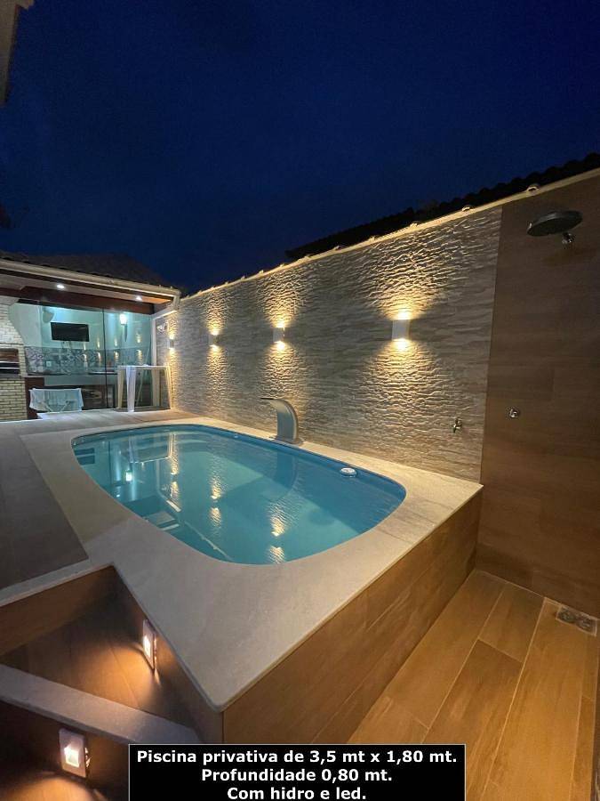 Casas e apartamentos de temporada para 8 pessoas, com vista e balcão e ainda piscina, adaptado a crianças em Saquarema