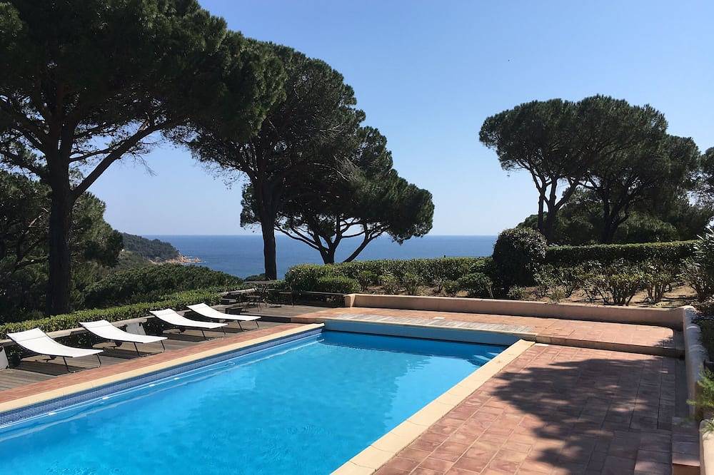 Propriété de charme, vue panoramique sur mer, piscine, tennis privé, clim in l'Escalet, Ramatuelle