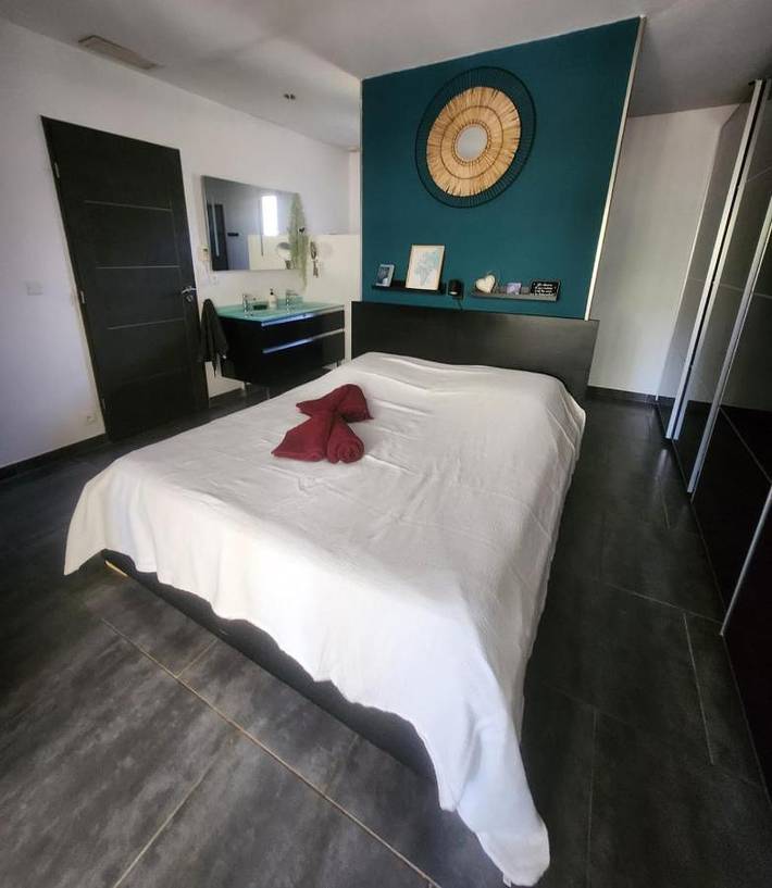 Chambre d’hôte pour 2 personnes, avec terrasse et jardin ainsi que piscine et jacuzzi