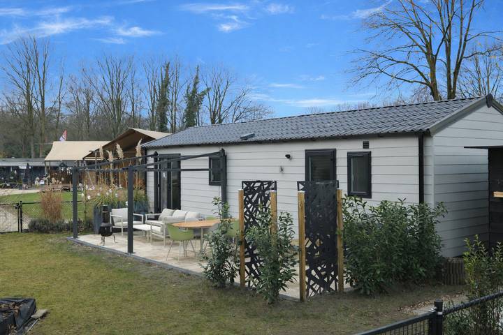 Vakantiepark voor 4 personen, with zwembad and terras as well as tuin in Arcen