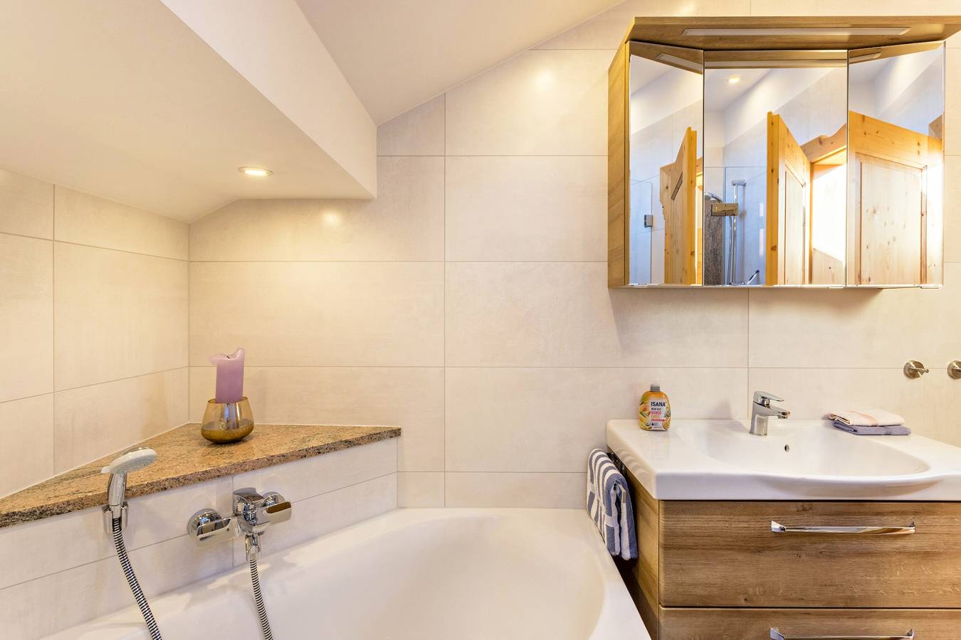 Appartement 'Bergkristall' bij de skilift met uitzicht op de bergen, Wi-Fi & balkon, foto 13