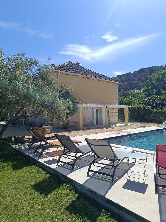 Ferienhaus für 10 Personen, mit Terrasse und Garten sowie Pool und Ausblick in Tresques