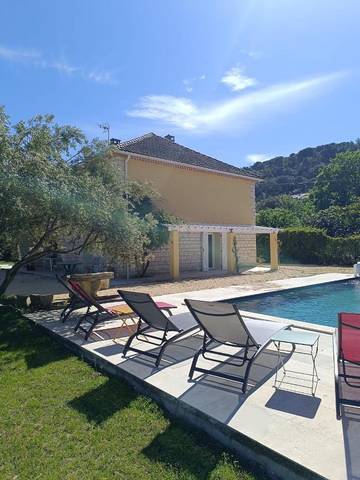 Location de vacances pour 10 personnes, avec jardin ainsi que piscine et vue, animaux acceptés à Tresques