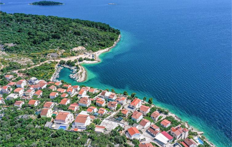 Cozy Sea View Apartment with Pool and Terrace, 900m to Stari Porat Beach in Okrug Donji, Ciovo