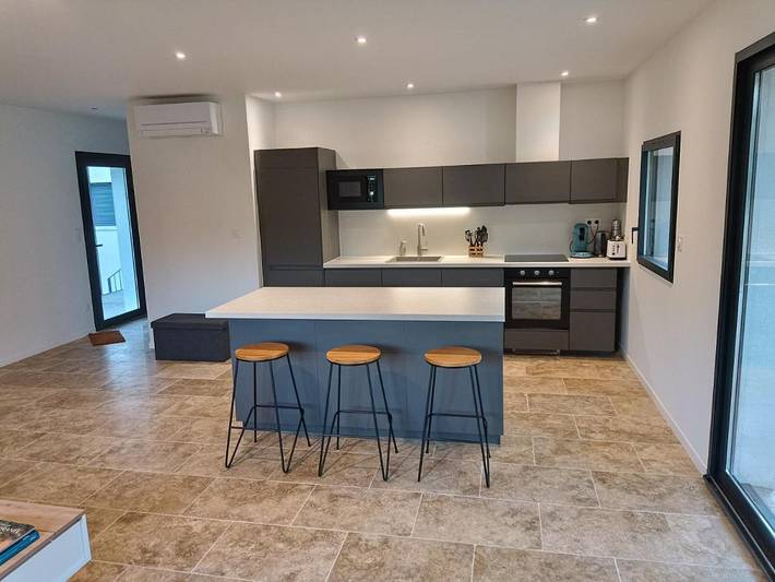 Location de vacances pour 2 personnes, avec jardin ainsi que vue et piscine à Saint-Étienne-du-Grès - 4