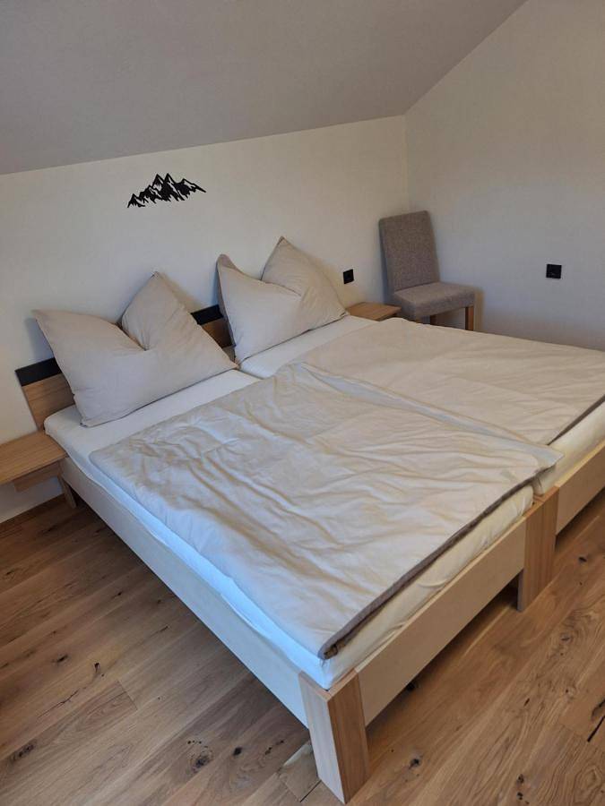 Ferienwohnung für 7 Personen, mit Balkon und Ausblick in Oberperfuss - 2