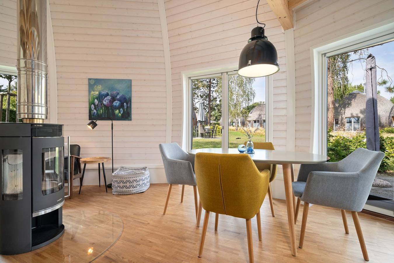 Kugelhaus Phoebe – natürlich gebaut mit Lehm & Seegras, Sauna, 2 Bädern & Terrasse am Tollensesee in Tollensesee, Penzlin