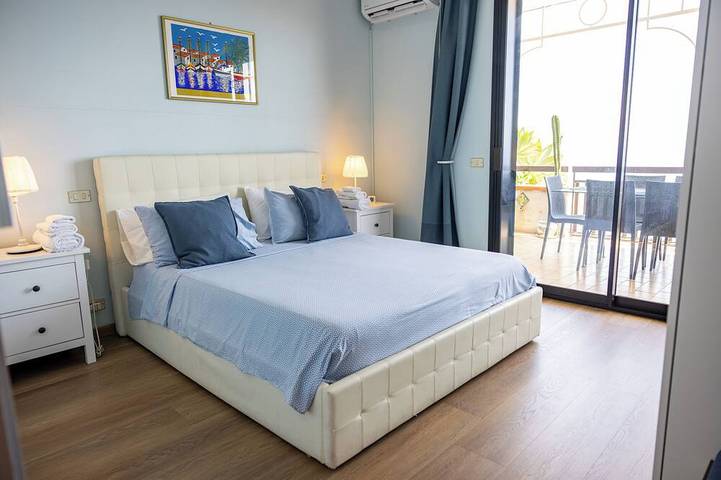 Ganze Wohnung, Helles Apartment mit herrlichem Ausblick in Mazzarò, Taormina