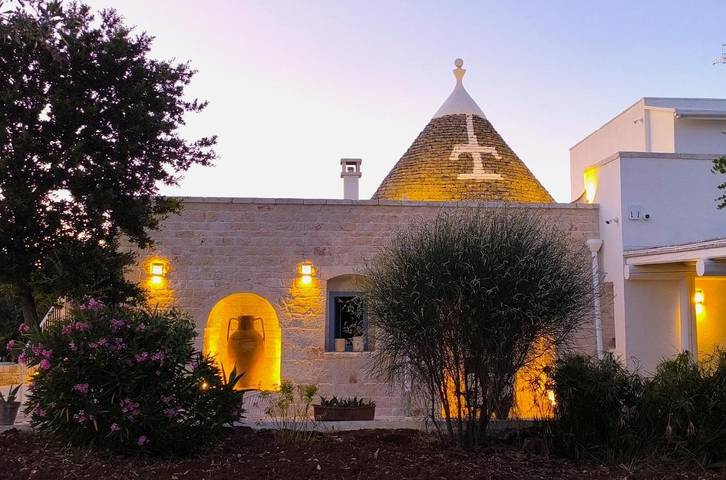Location de vacances pour 2 personnes, avec Terrasse et Jardin ainsi que Piscine et Vue à Santa Lucia (Bari)