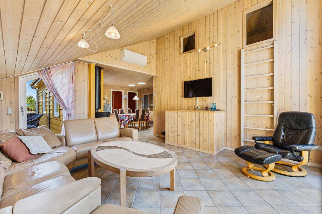 Herrlich eingerichtetes Ferienhaus mit Platz für 2 Hunde in Vejers Strand, Varde