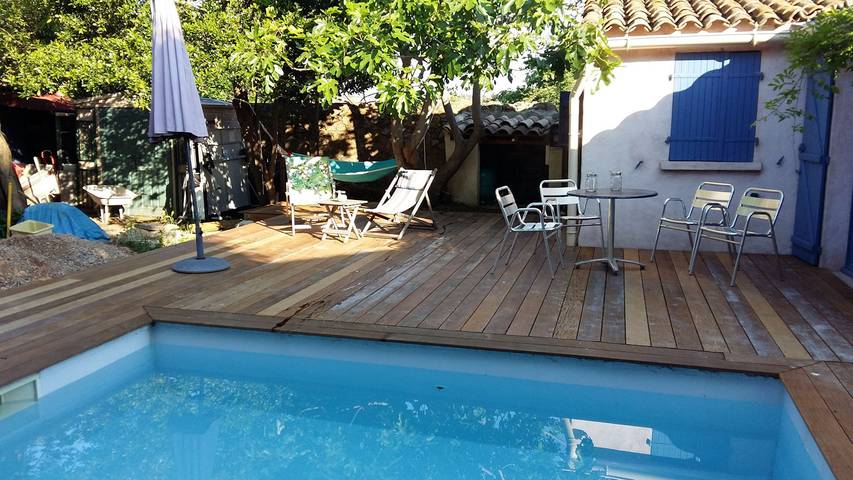 Gîte pour 2 personnes, avec jardin et piscine à Villeveyrac