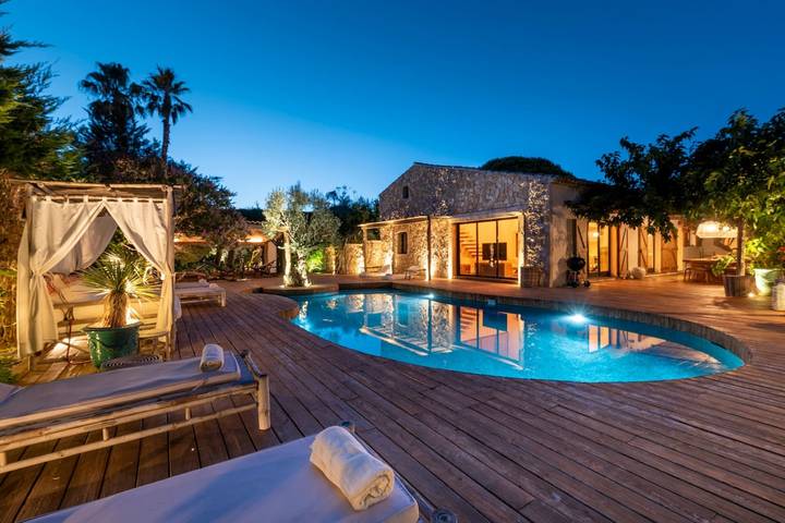 Villa für 10 Personen, mit Terrasse und Garten sowie Pool, kinderfreundlich in Grimaud