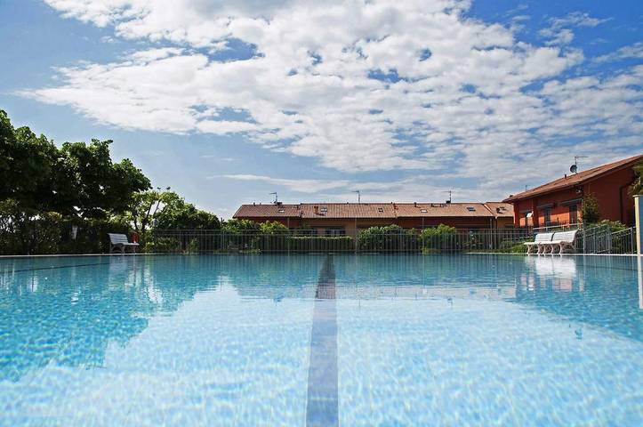 Ferienwohnung für 4 Personen, mit Balkon und Terrasse sowie Pool