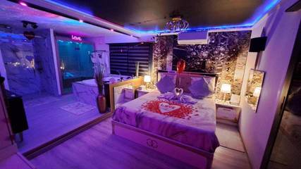 Gîte pour 2 personnes, avec jacuzzi et piscine ainsi que sauna et jardin à Carpentras
