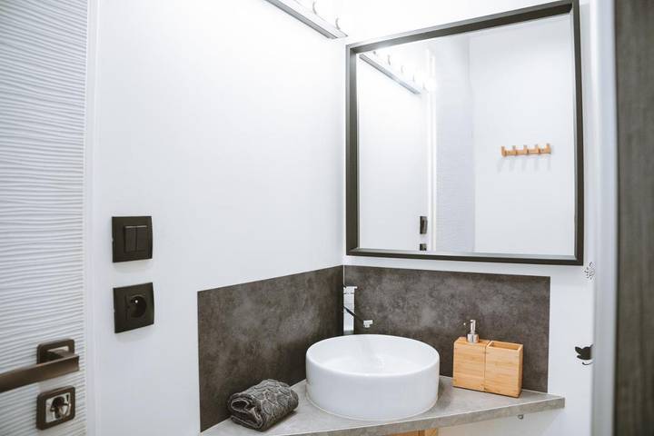 Gîte pour 8 personnes, avec vue et jardin à Laveyron - 3