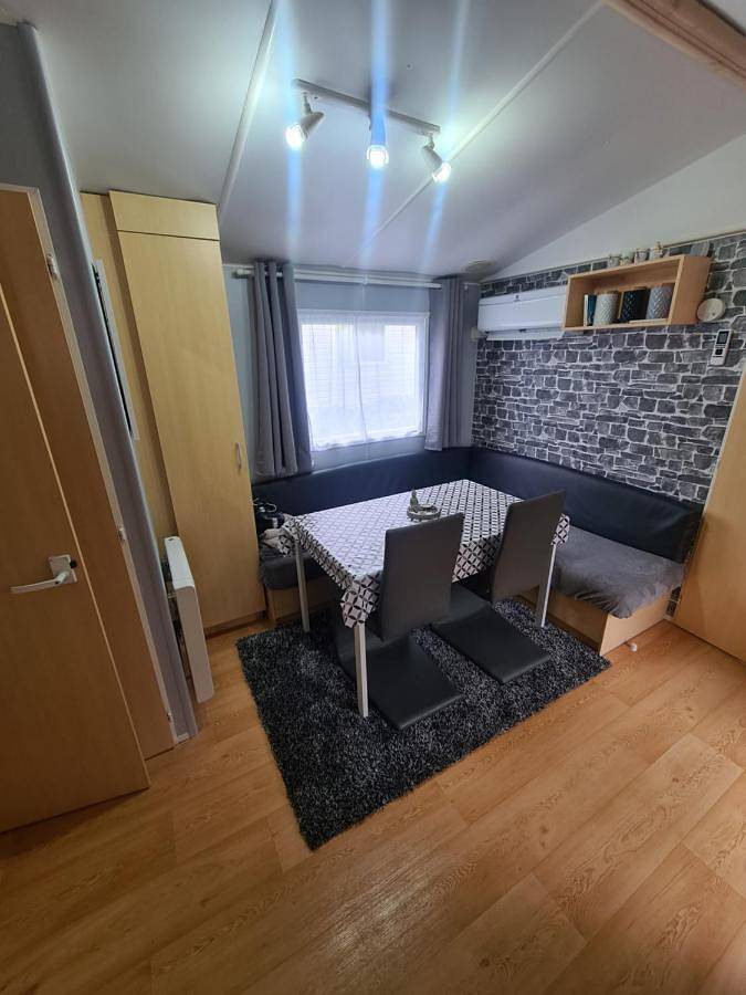 Camping pour 6 personnes, avec terrasse ainsi que piscine et jardin dans Essonne - 4