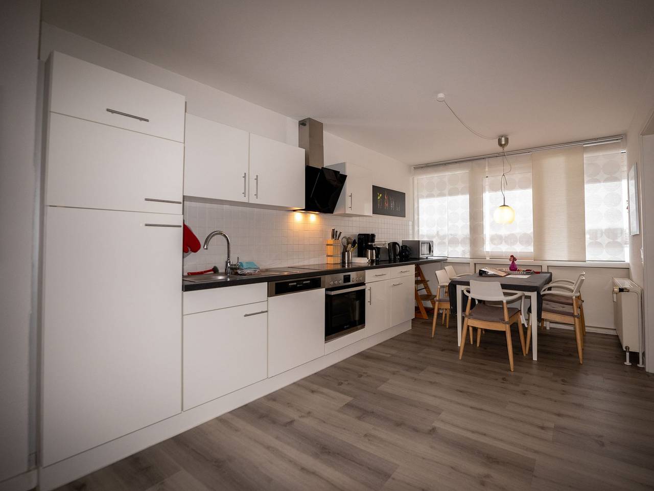 Ganze Ferienwohnung, 089 Fewo Skyline, direkte Strandlage, Blick auf den Hafen in Südstrand Wilhelmshaven, Wilhelmshaven