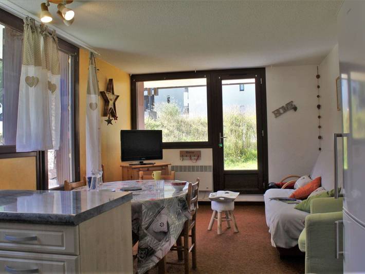 Ganze Wohnung, Gemütliche Wohnung direkt an den Pisten mit Balkon, 6 Schlafplätze, gut ausgestattete Küche, Skiraum in Station de Risoul, Risoul