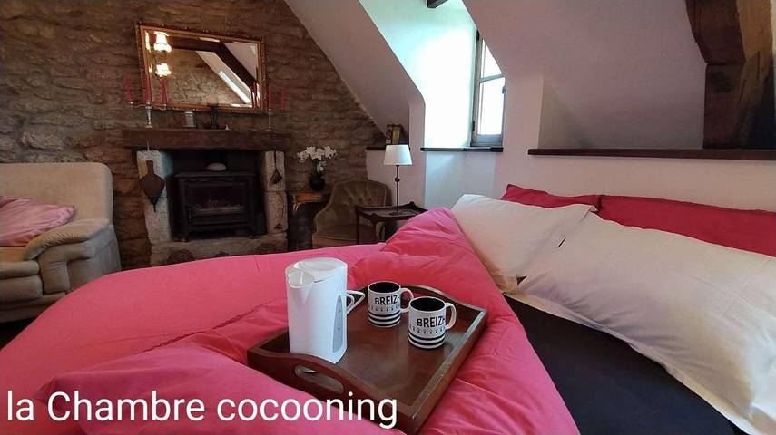 Gîte pour 2 personnes, avec Balcon et Terrasse ainsi que Jardin et Piscine à Malguénac - 2