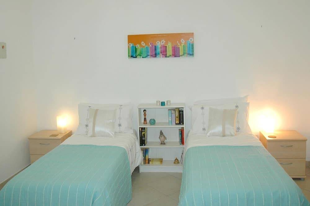 Delightful villa with private pool in landscaped gardens. in Oria, Salento
