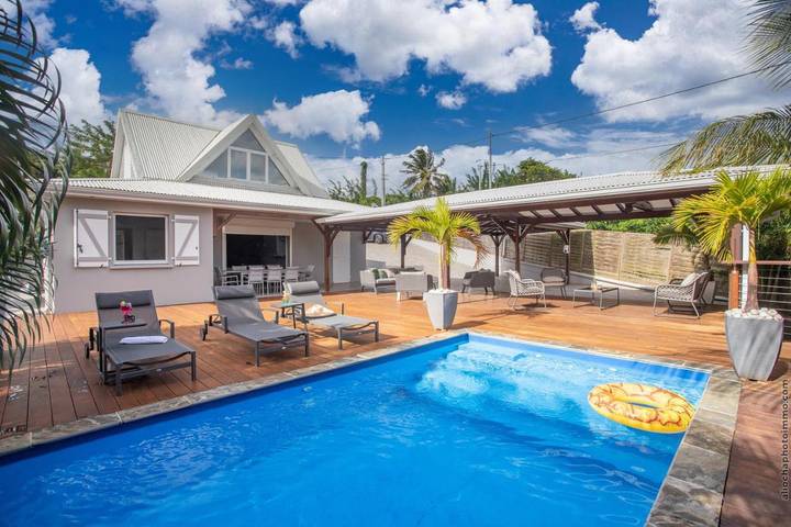 Villa pour 8 personnes, avec piscine ainsi que jardin et jacuzzi