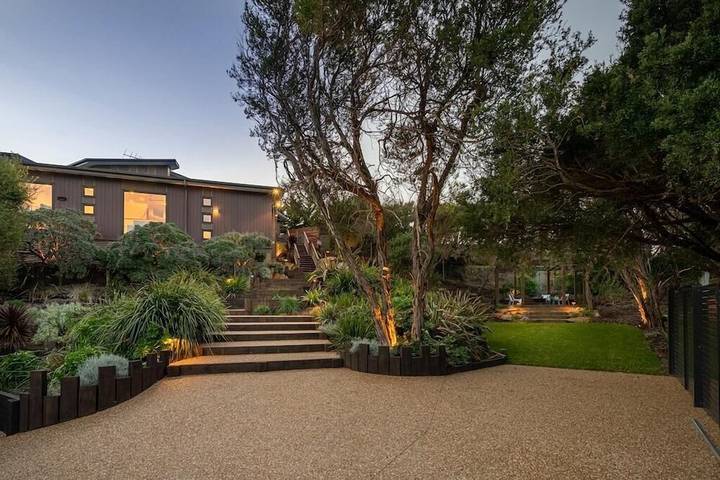 Holiday home for 14 people, with garden and terrace in Melbourne