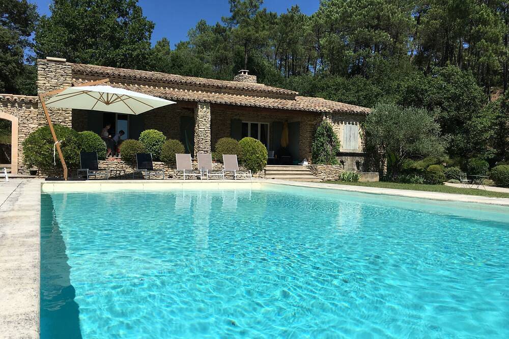 Villa de charme vue Luberon, piscine, tennis, 4 chambres sur grand terrain calme in Saint-Pantaléon, Parc naturel régional du Luberon
