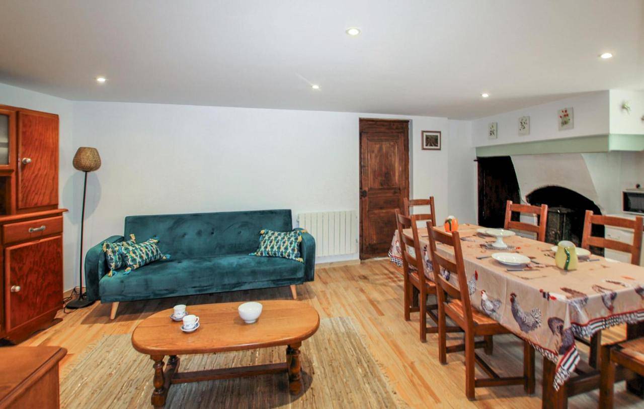 Amazing Home In Saint-Alban-D'ay With Wifi in Bagnols-sur-Cèze, Région de Nîmes