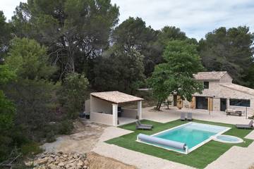 Gîte pour 8 personnes, avec jacuzzi à Puyméras