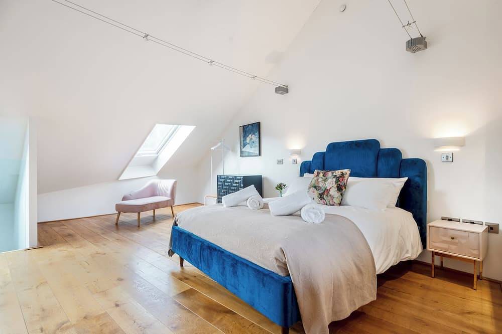 Architecturally designed fishing warehouse conversion in Newlyn, Cornwall