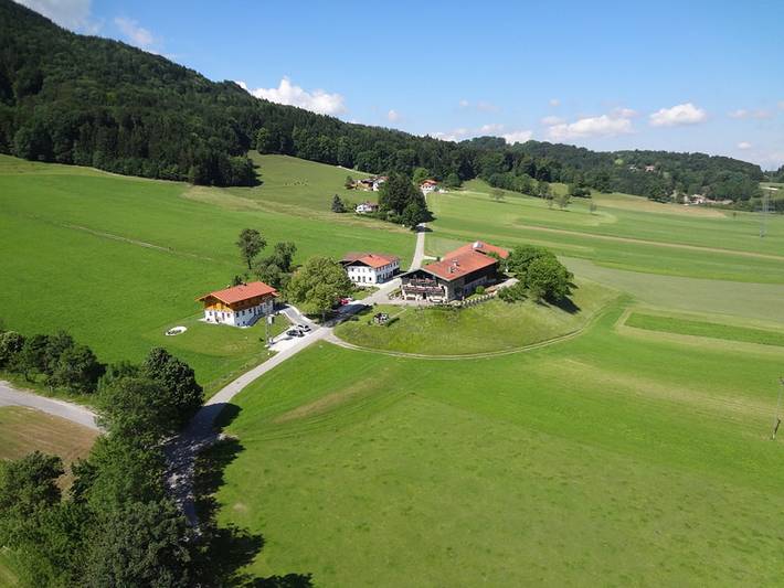 Ferienwohnung für 5 Personen, mit Balkon und Terrasse sowie Seeblick in Bernau am Chiemsee
